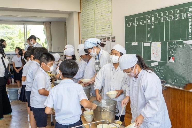 Kako Japanci kroz školske obroke odgajaju naciju